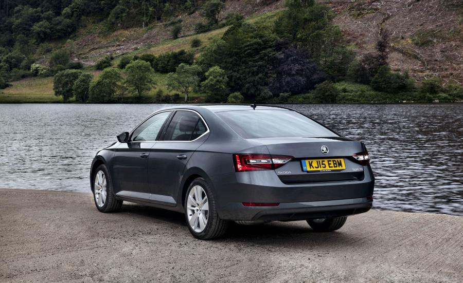  Skoda Superb 2015 года  (UK) (фото 10 из 12)